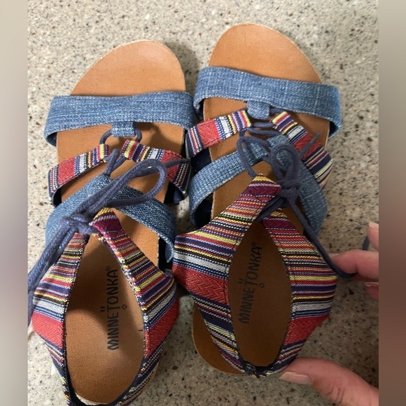 Minnetonka Women’s Elsie Woven Sandal Size 7 Denim Colorful Lace Up Boho Cork - Picture 5 of 6